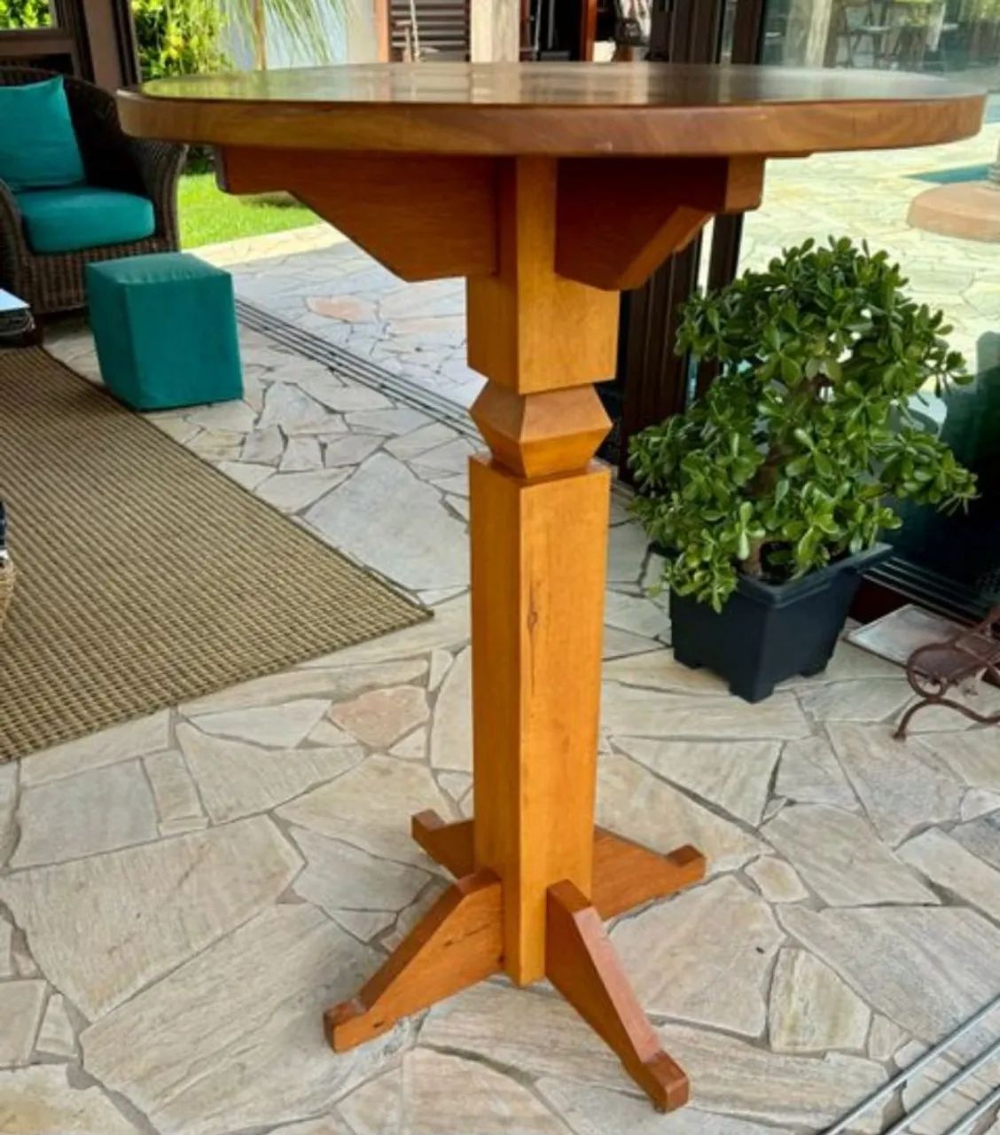 Mesa bistrô com 2 banquetas da Aroreal 