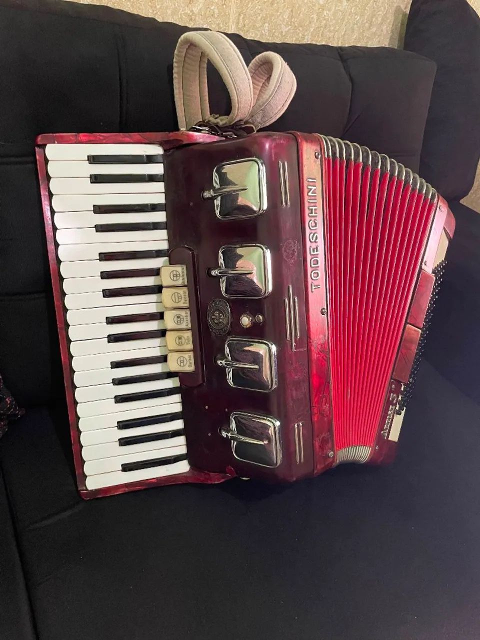 Acordeon Todeschini 80 baixos 