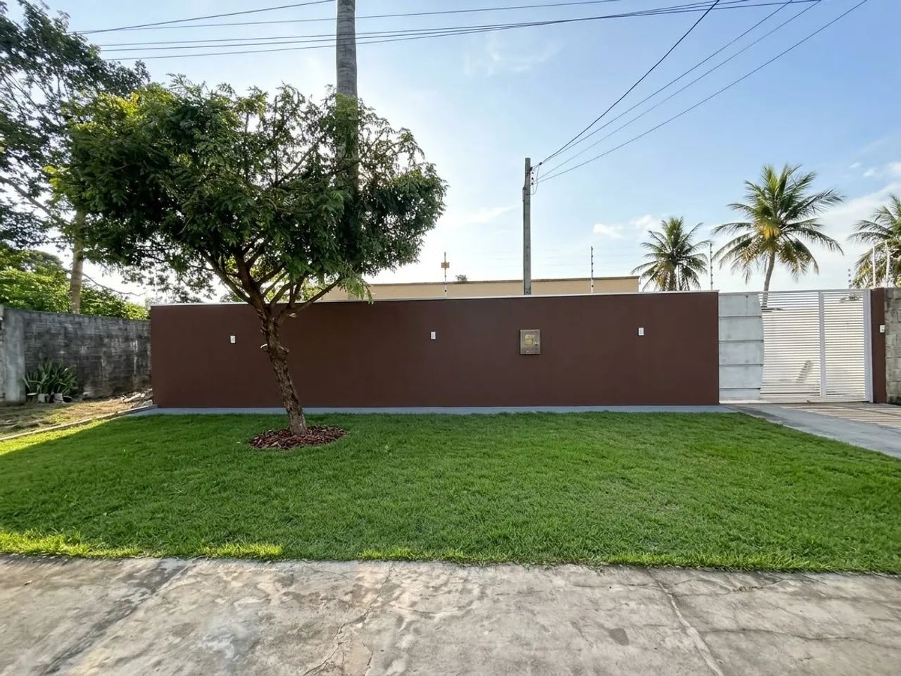 Vendo Casa ampla com 3 quartos sendo 2 suítes - Foto 5