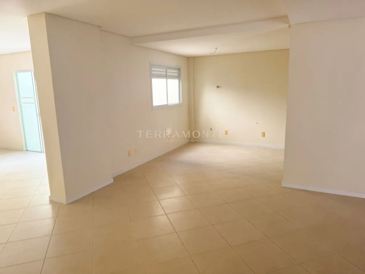 Sala 120m² no Centro de Tubarão, antiga sede do Cartório - Foto 3