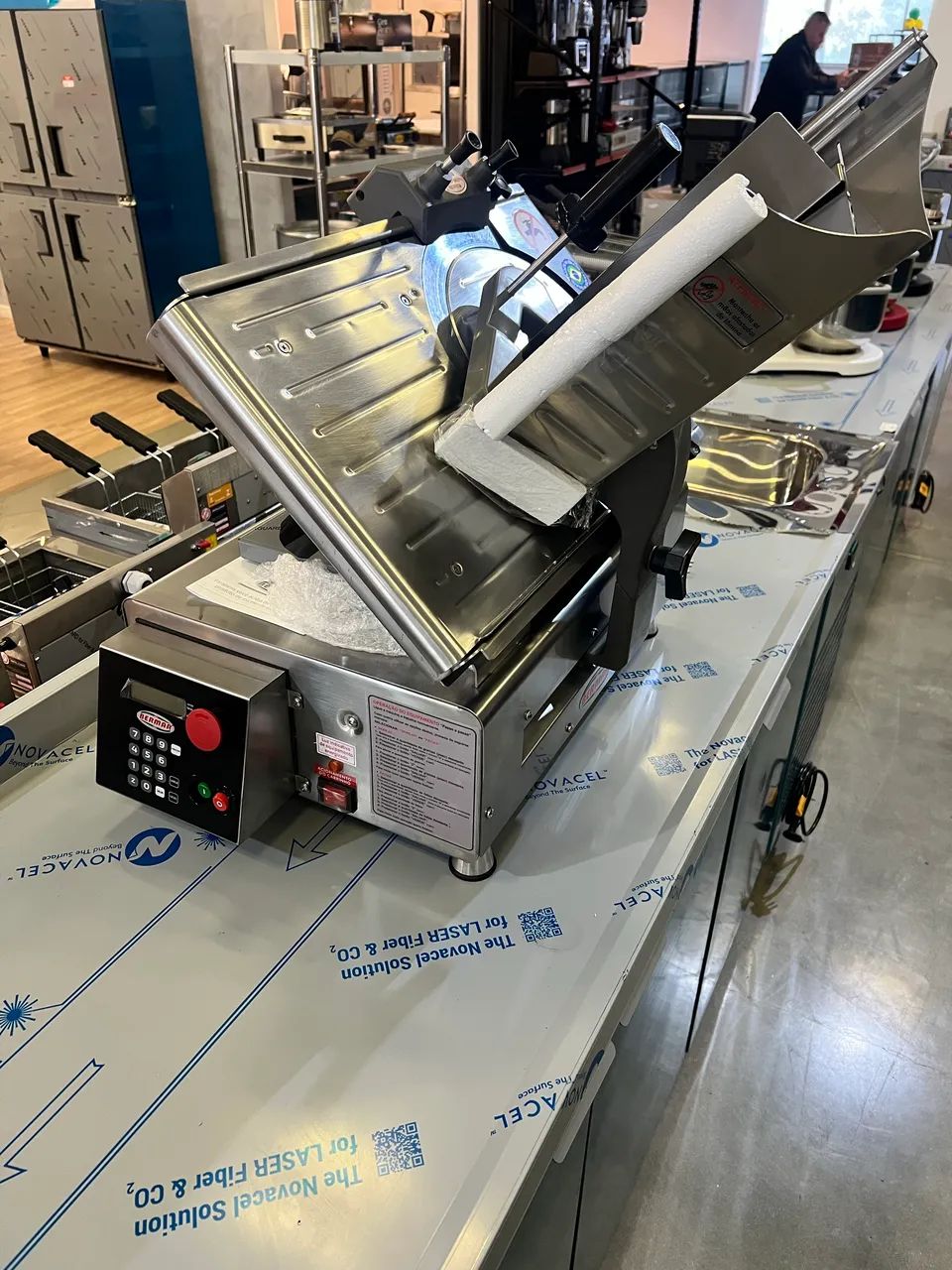 Fatiador de frios automático lâmina 300mm Bermar pronta entrega 