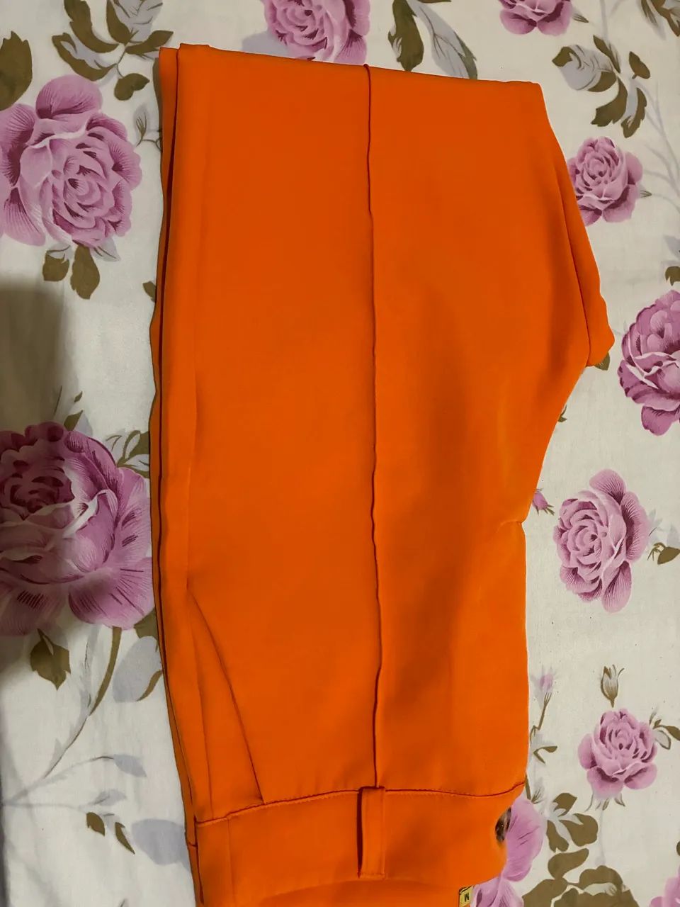 VENDO UMA CALÇA SOCIAL TANHO M - Foto 5