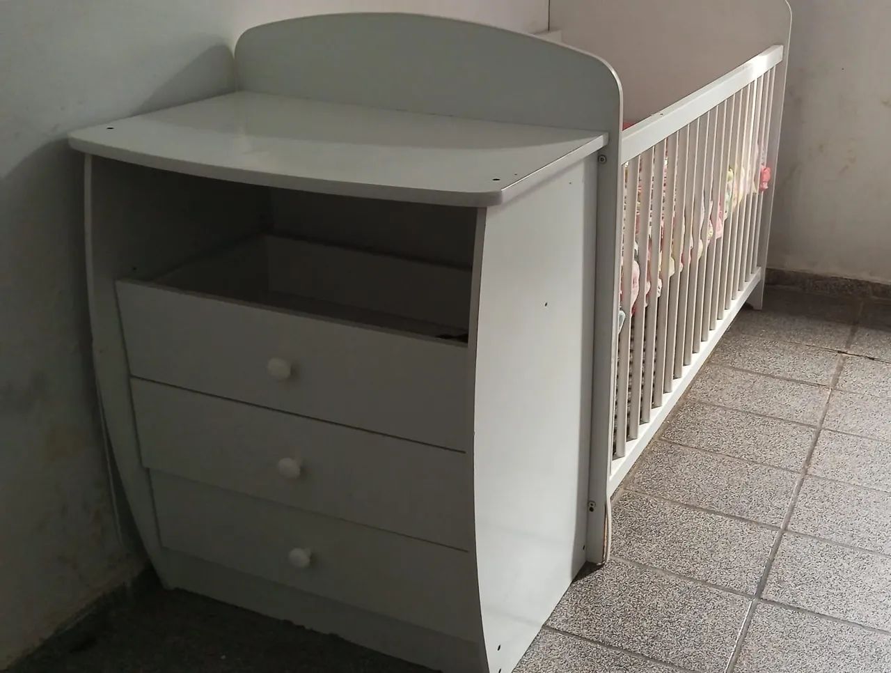 Berço com cômoda branco 