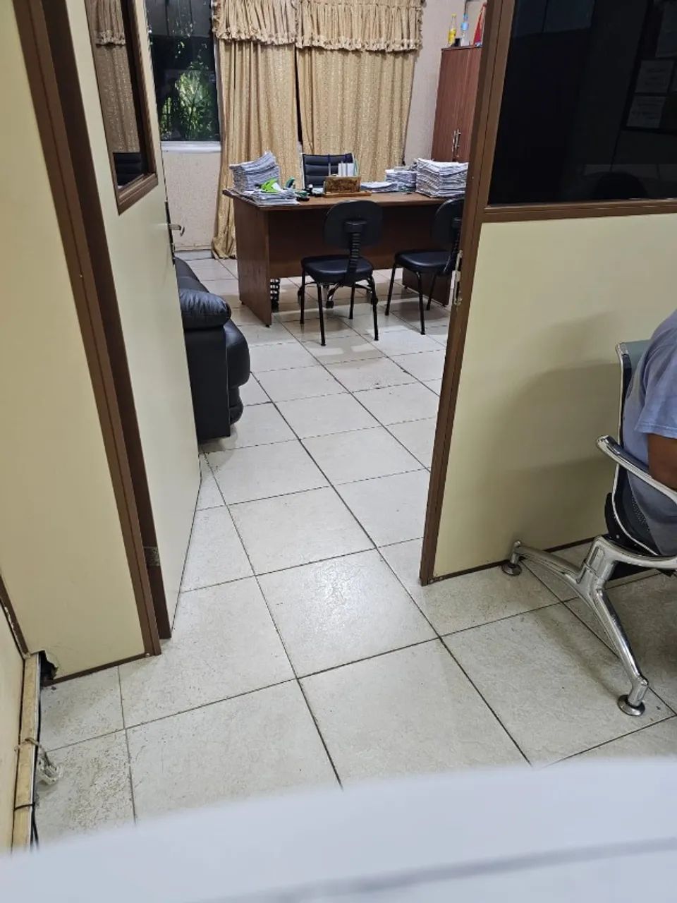 Sala Comercial Seminueva Terrea Padrao Av. Gualberto Soraes - Foto 2