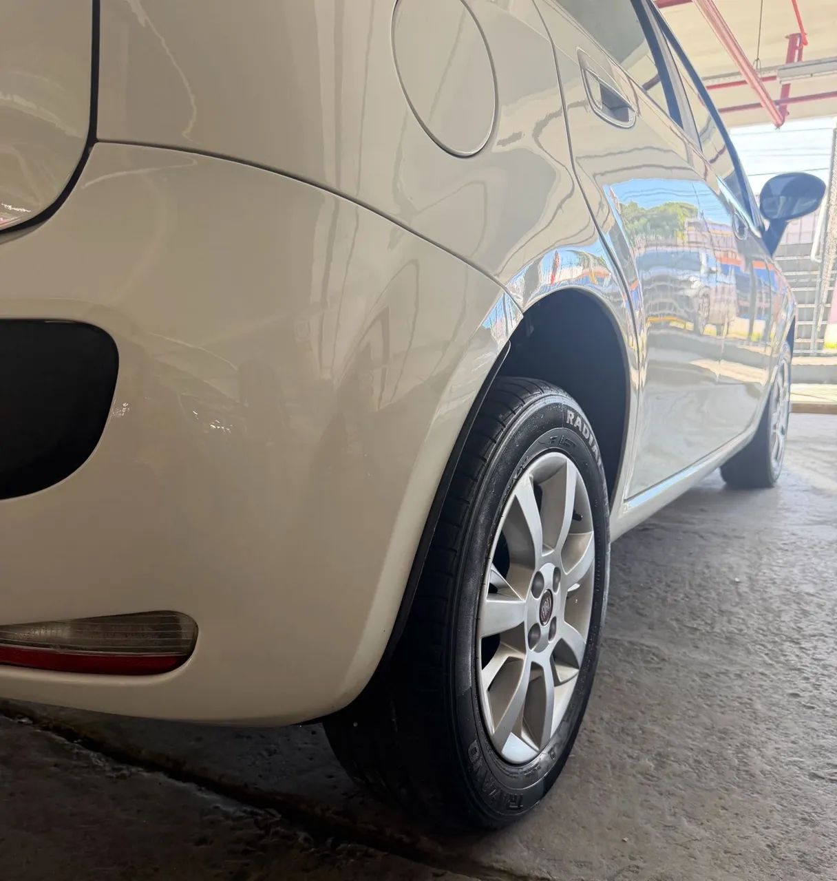 Fiat Punto Attractive 1.4 Fire Flex 8V 5P 2013 - Foto 4