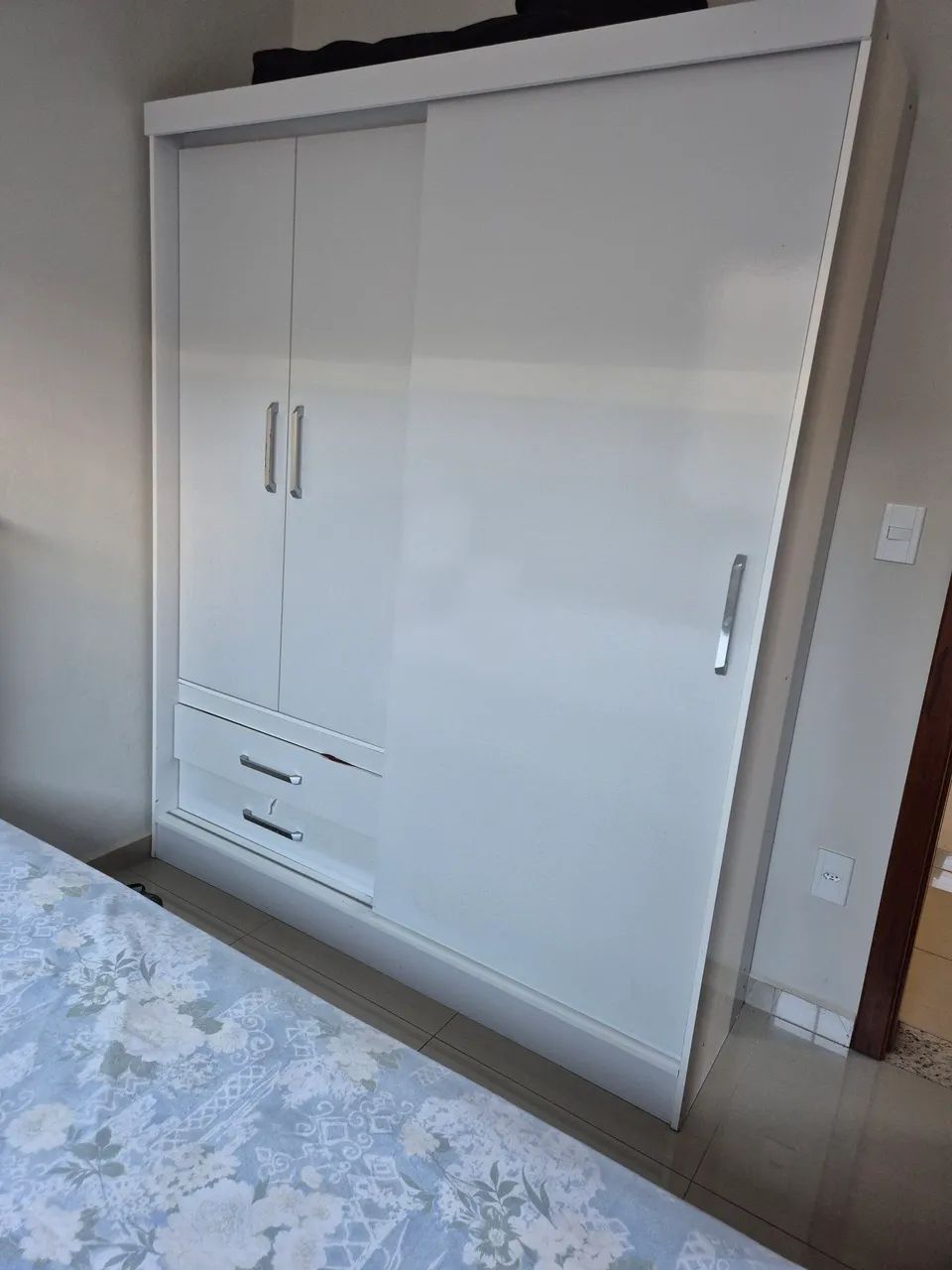 Guarda roupa pequeno