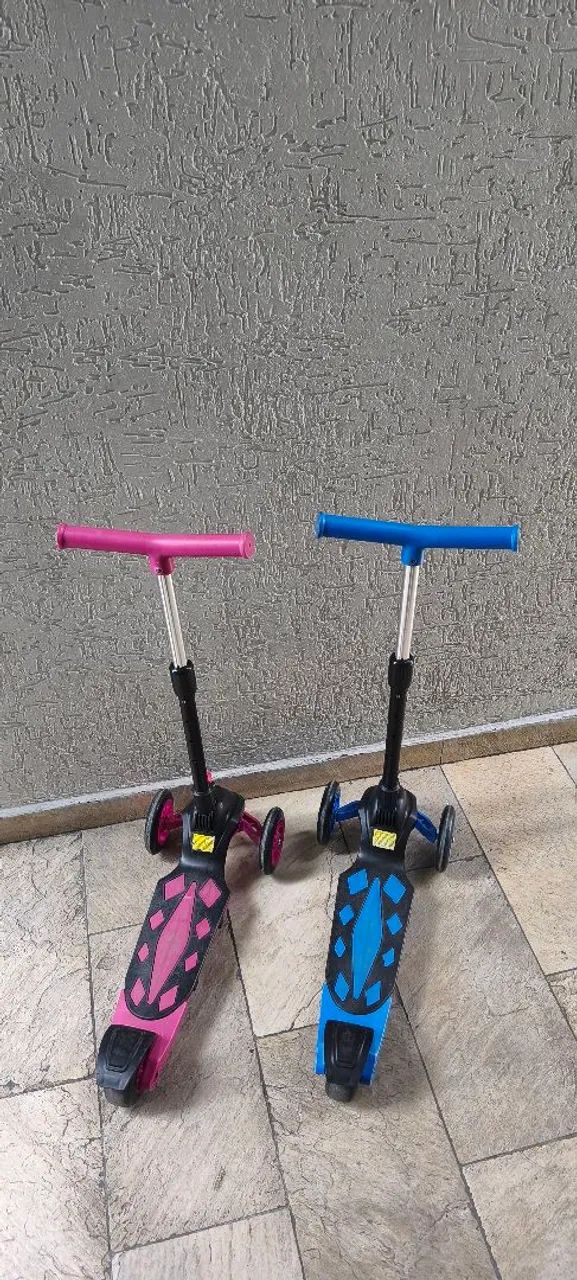 Patinete infantil 100,00 os dois