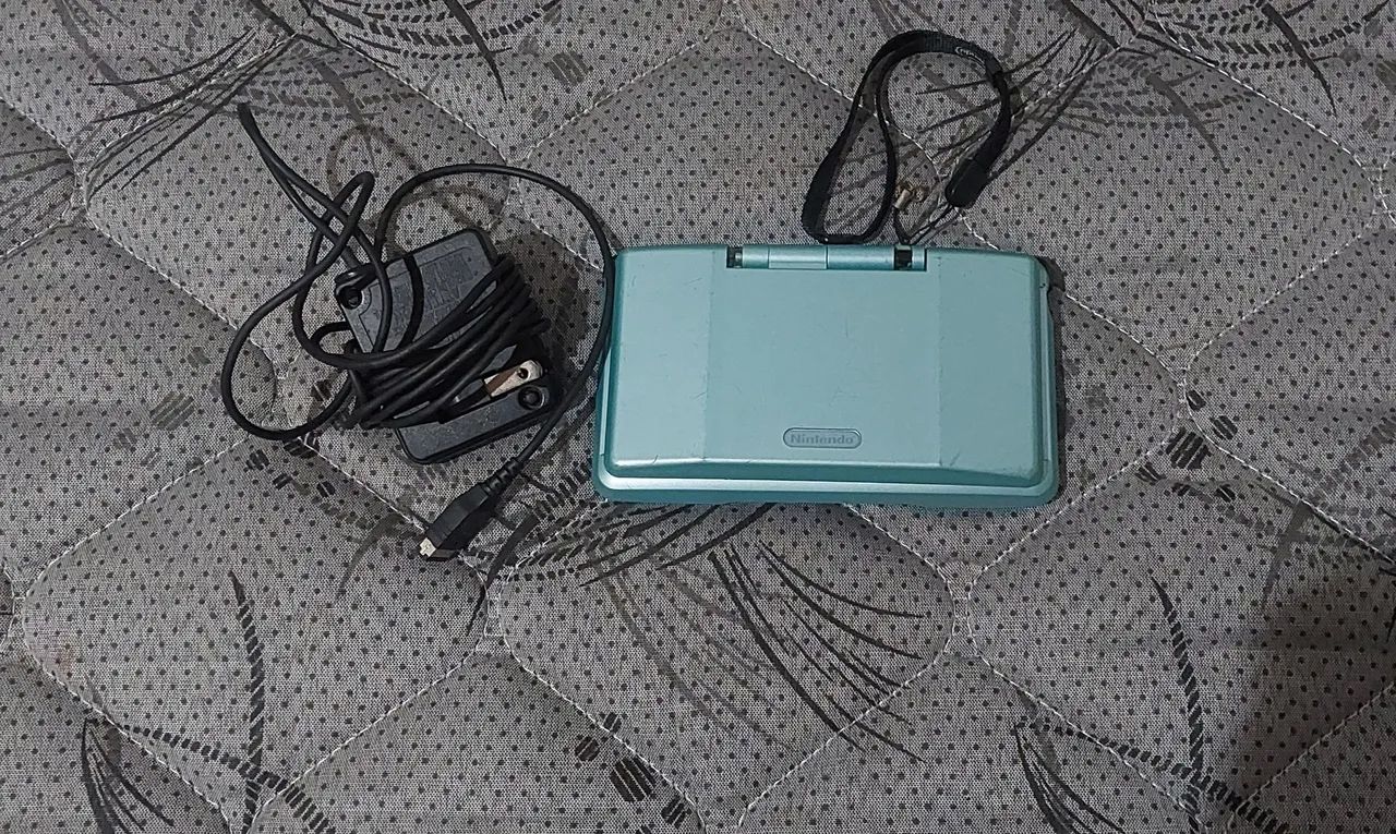Nintendo ds fat (classico)funcionando  dobradiça da carcaça quebrada - Foto 2