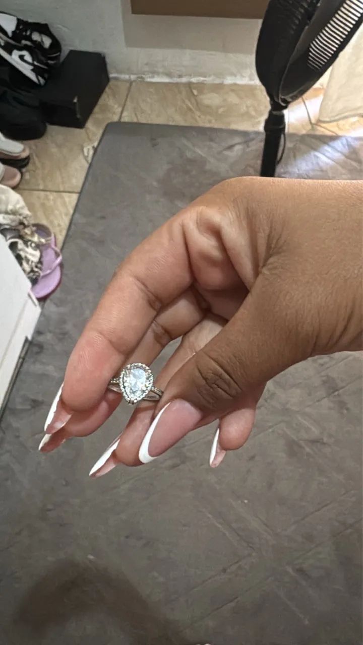 Cordão swarovski e anel Pandora 