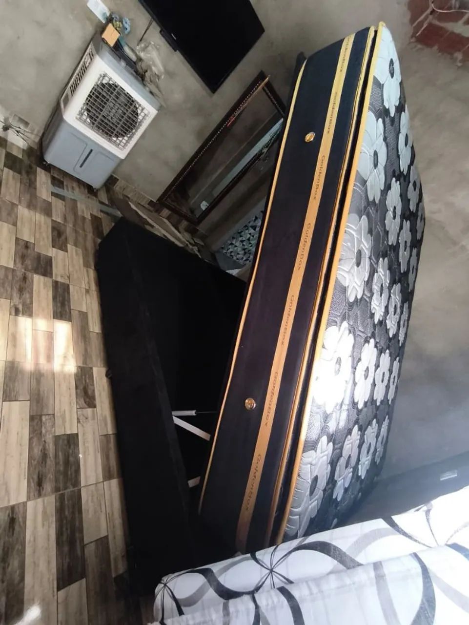 Cama baú tamanho queen com colchão confortável