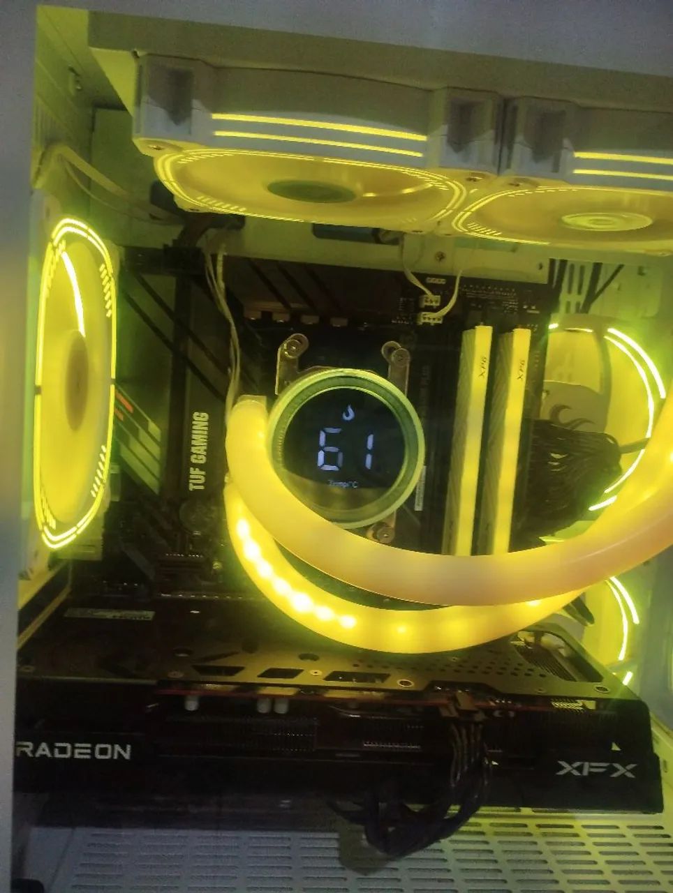RX 7600 pouca usada vai com caixa e tudo. Zera