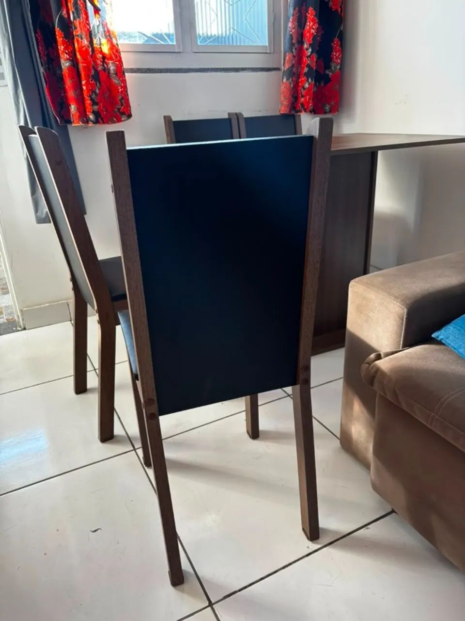 Mesa com 4 cadeiras  - Foto 4