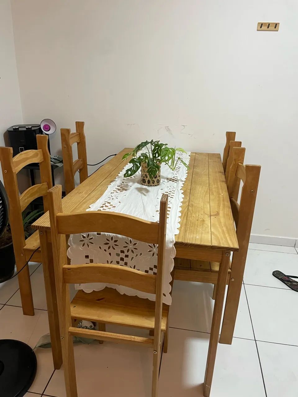 Mesa com 5 cadeiras