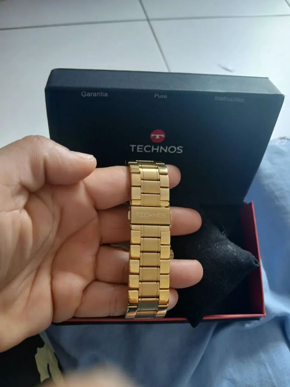 Vende 02  relógios 1 technos e o outro Magnum em ótimo estado. - Foto 3