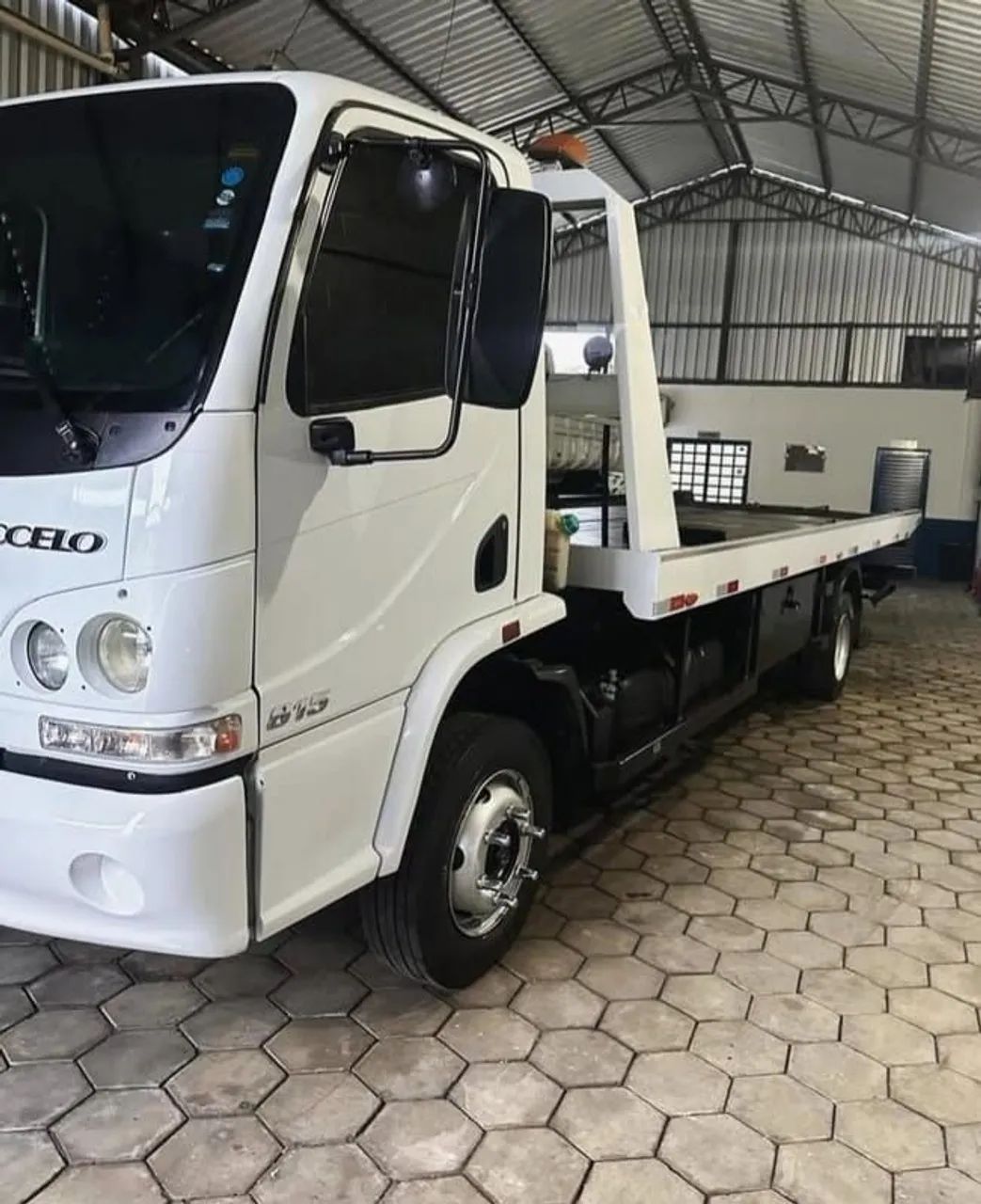 ACCELO 815 GUINCHO PLATAFORMA ANO 2016 - Foto 2