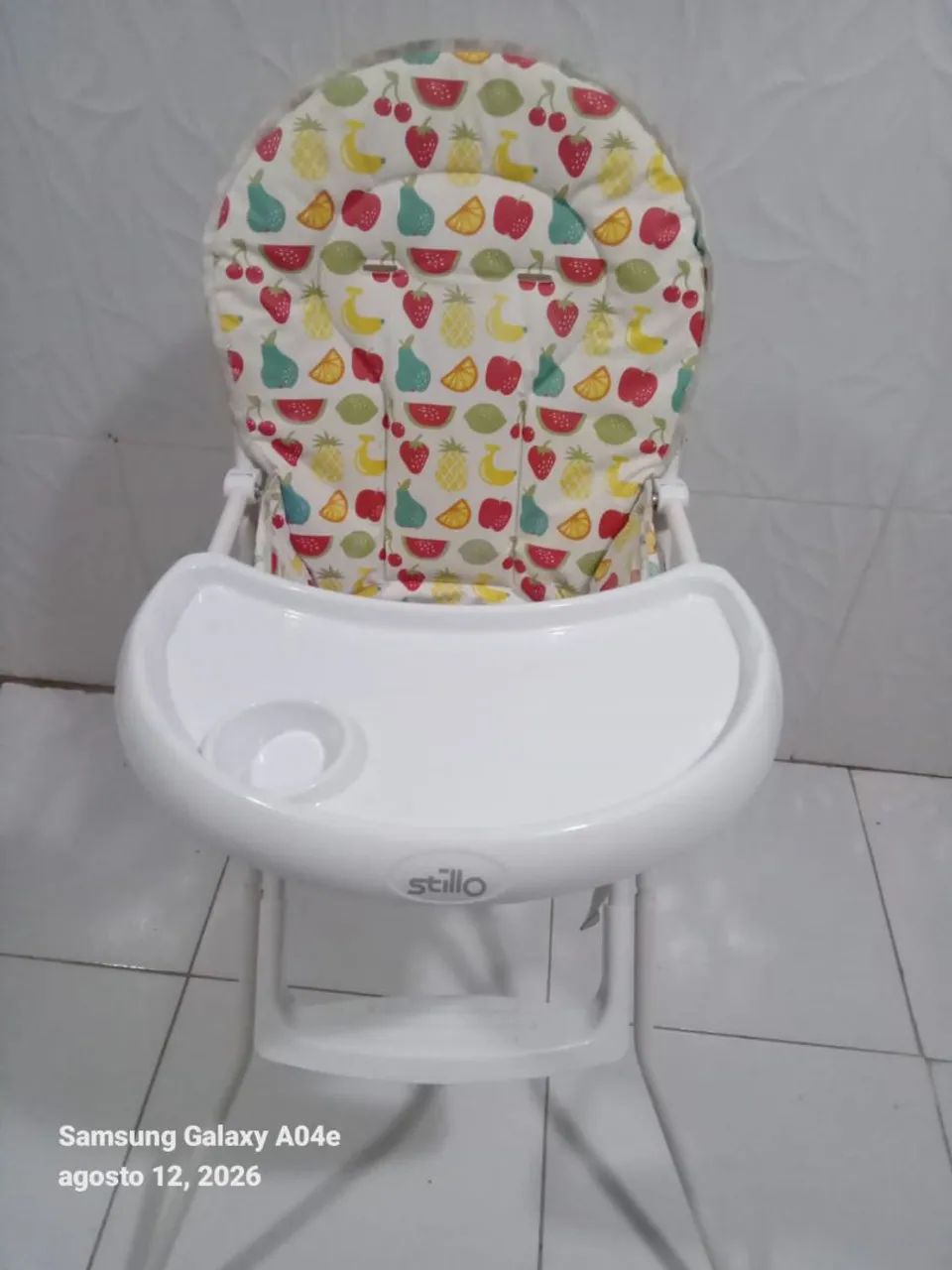 Cadeira de alimentação semi nova  - Foto 3