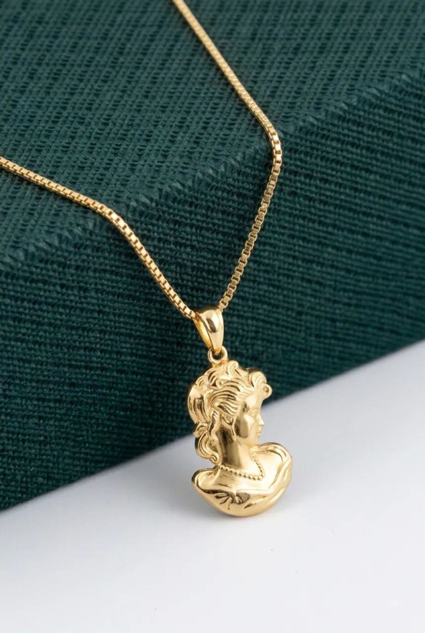 Corrente de ouro com pingente