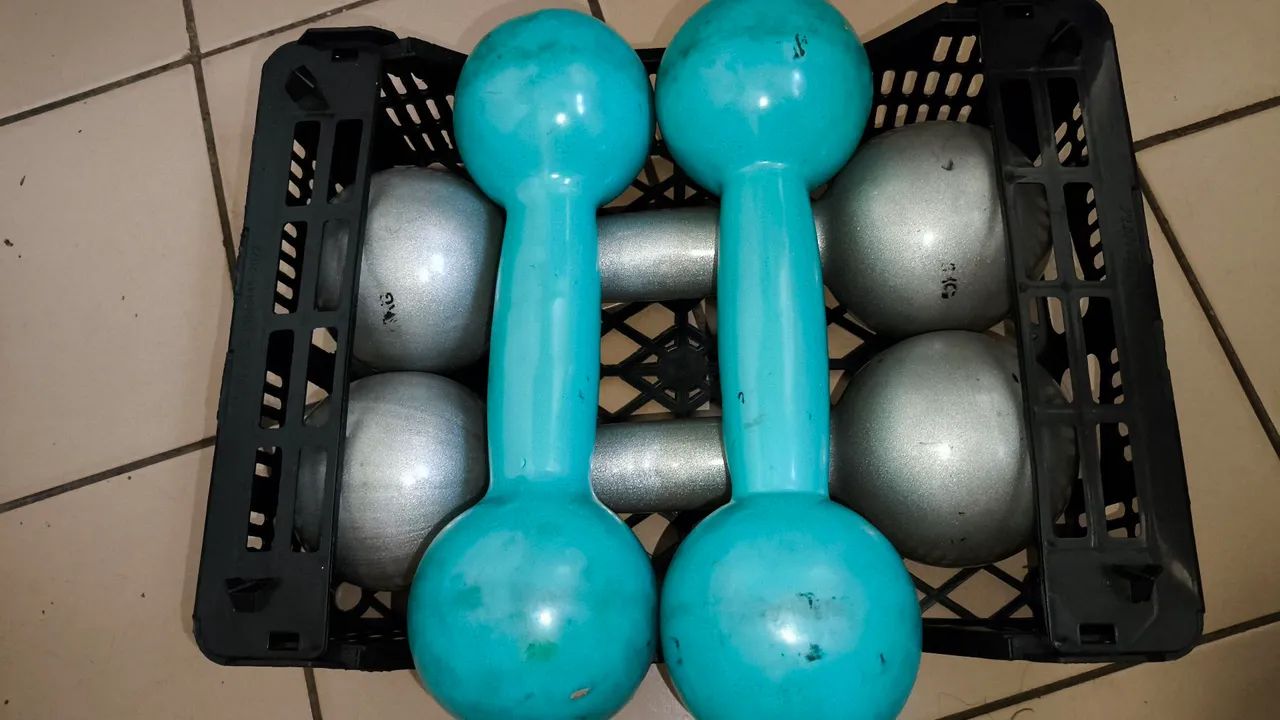 Par de halteres 4 e 5 kg - Foto 3