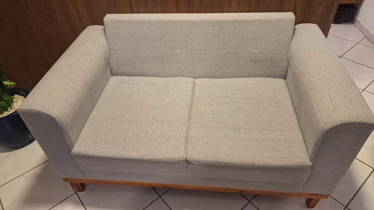 Sofá 2 lugares e 1 lugar..estão em ótimas condições  e ainda acompanham lindas almofadas!! - Foto 3