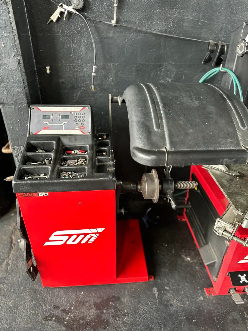 Balanceadora e máquina de desmontar pneus  - Foto 2