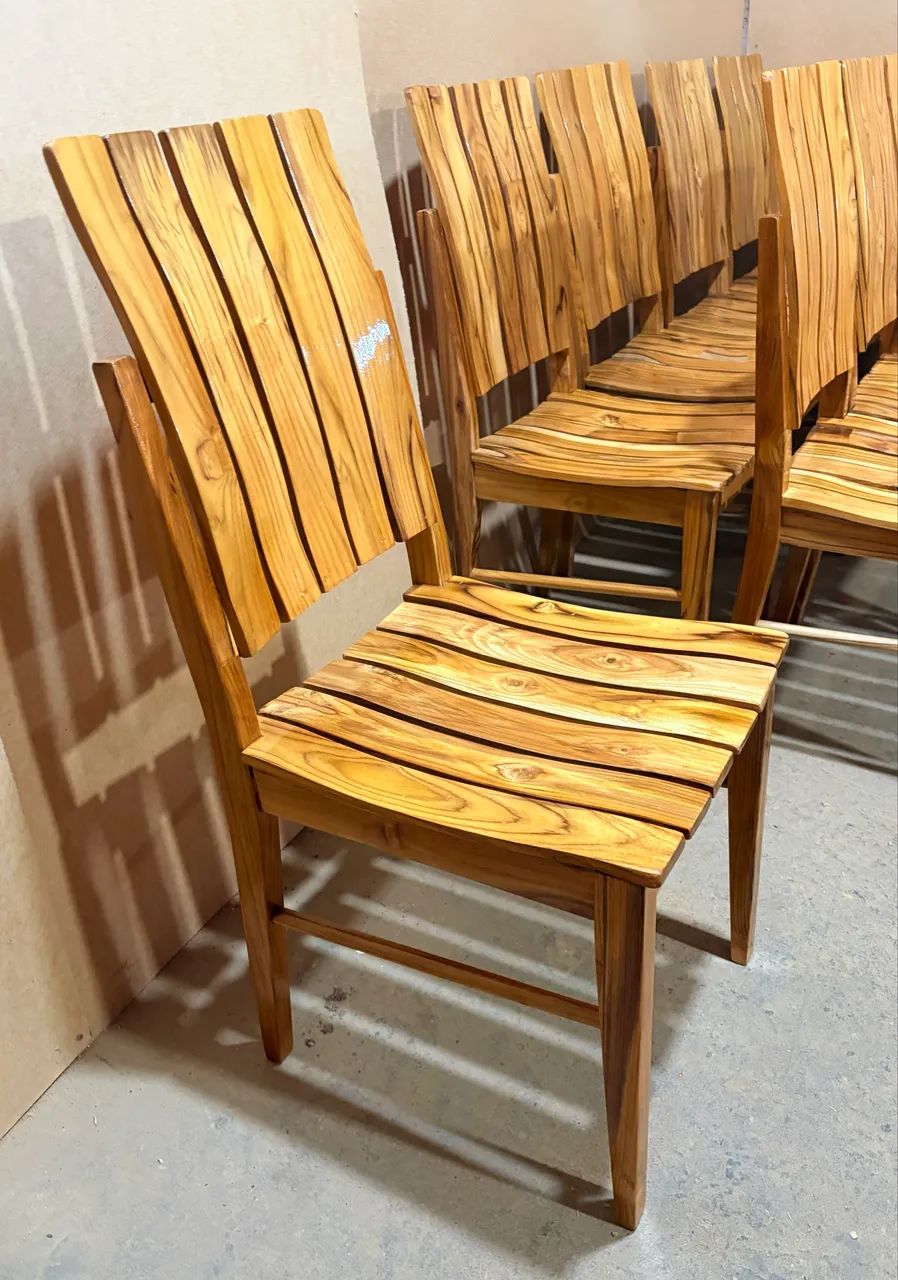 Cadeiras de madeira 