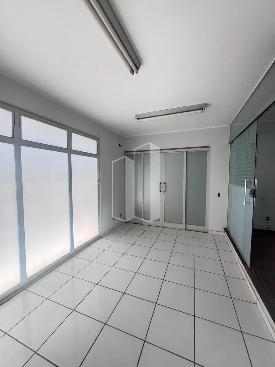 Casa com 5 Dormitórios, 2 Suítes, 6 Vagas e com 450M² - Setor Oeste - Foto 4