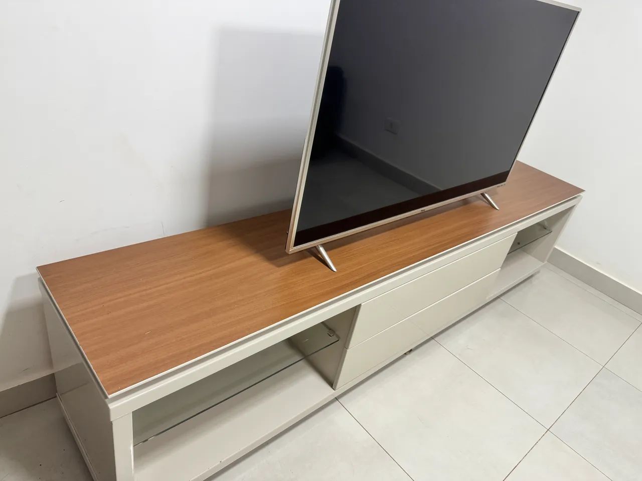Rack de MDF Laqueado  (2.40 cm) para sala de tv 