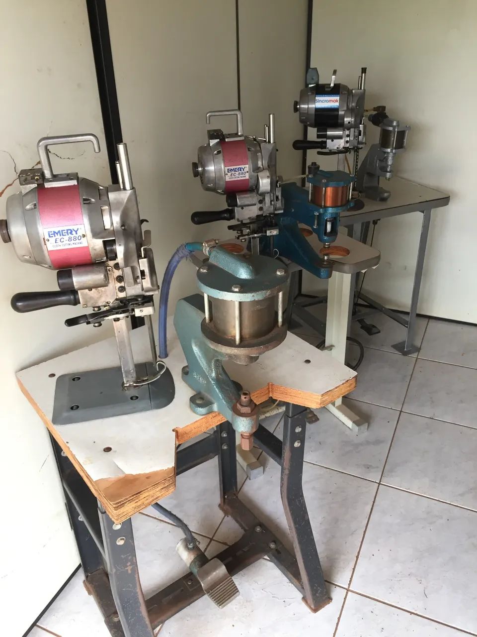 Vendo máquina de corte para jeans