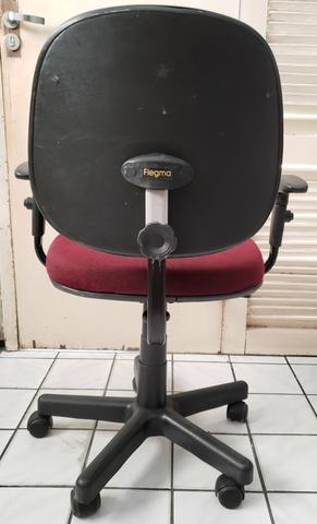 Cadeira para escritório giratoria com ajuste de altura e braços - Foto 2
