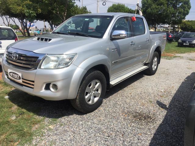 Vendo troco ou financio hilux Manual diesel 4x2