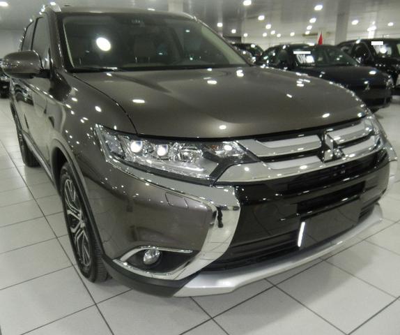 Mitsubishi Outlander 2.2 Diesel Top de linha 7 Lugares Couro Bege Xenon Teto - Foto 6