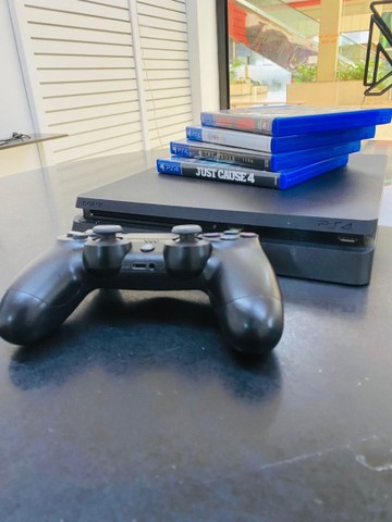 PlayStation 4 slim com jogo brinde e garantia / aproveite 