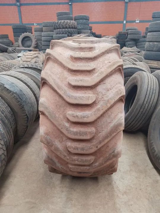 Vende-se 1 pneu usado na medida 28.1-26 Pirelli original 