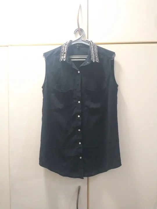 camisa preta comprida bordado - Foto 3