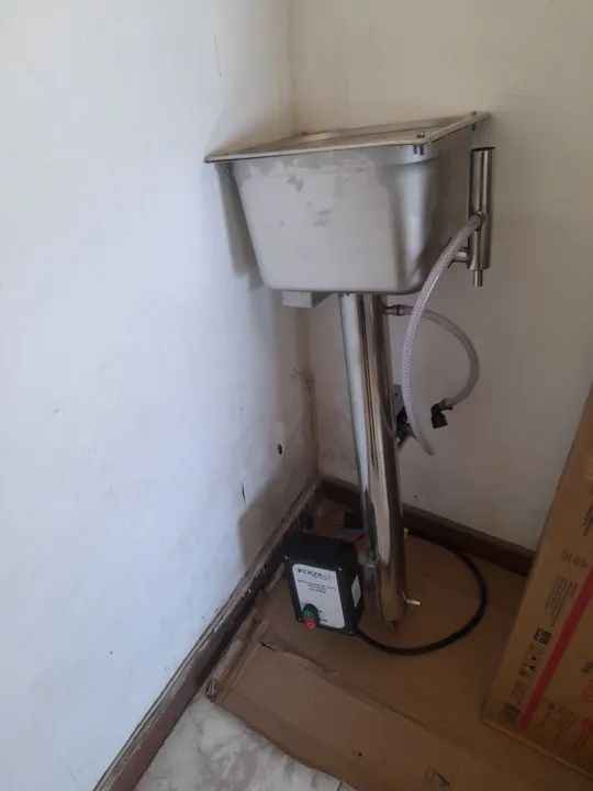 DESTILADOR DE AGUA TIPO PILSEN EM AÇOre INOX 10-LITROS - Foto 2