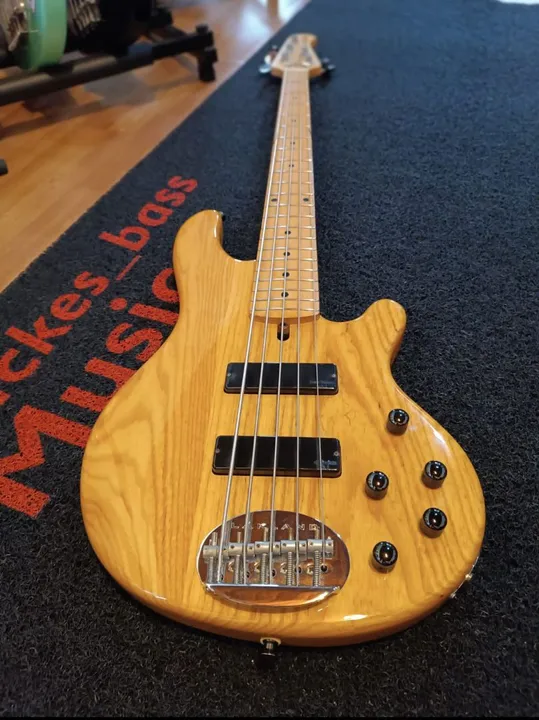 Baixo lakland 5501 todo original caps e pré Bartolini