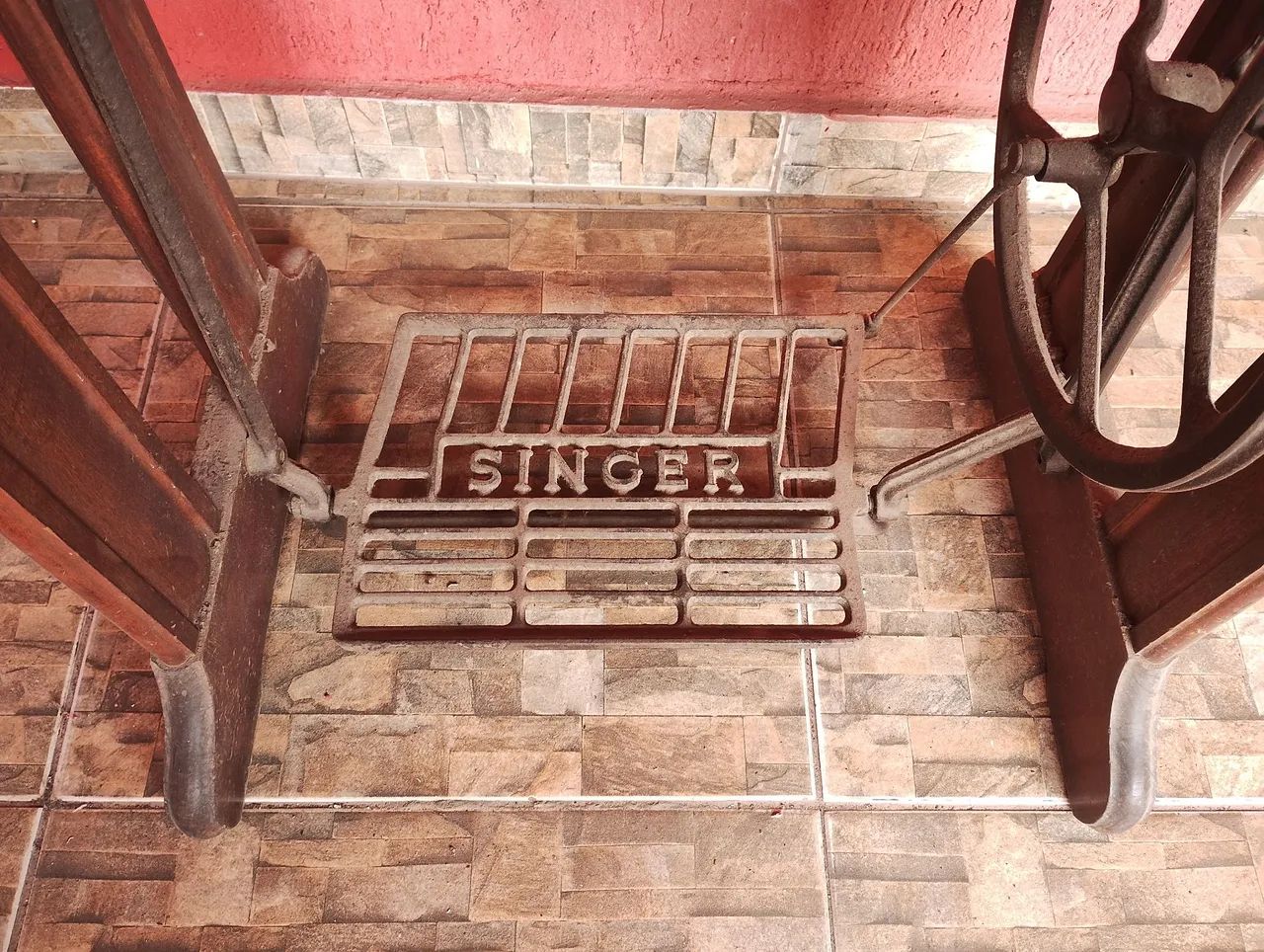 Relíquia gabinete de maquina Singer