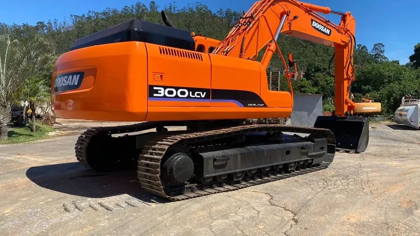 Escavadeira Esteira Doosan Solar 300LCV  - Foto 4