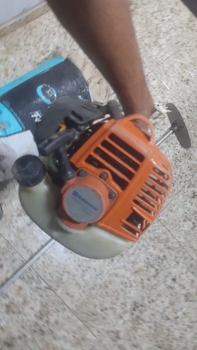 Máquina Husqvarna - Derriçadeira e Roçadeira
