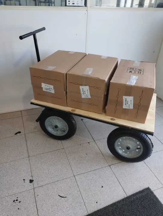 carrinho de carga plataforma 4 rodas  300 kg - Foto 2