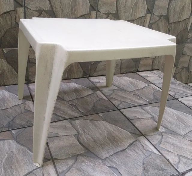 Mesa infantil de plástico