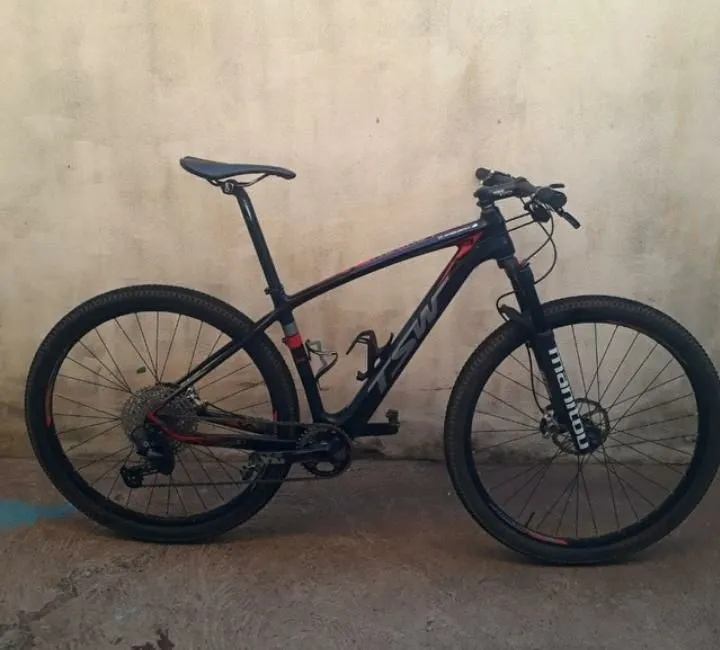 Bicicleta MTB TSW ARO 29 TAM 17 CARBONO..VALOR NEGOCIÁVEL
