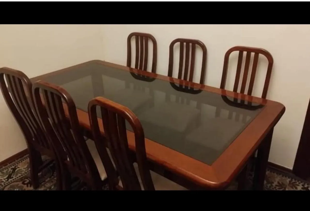 Mesa de jantar com 6 cadeiras