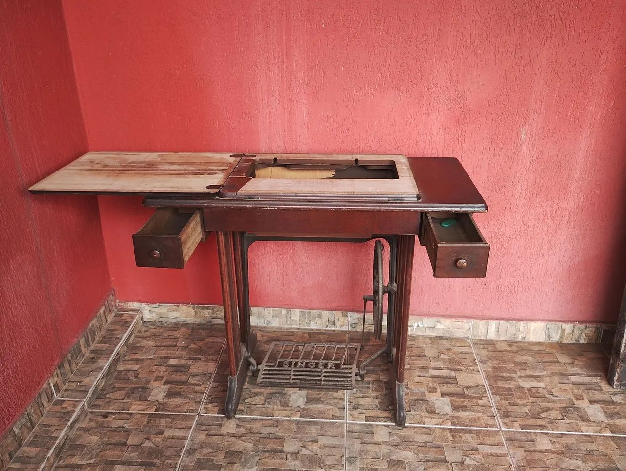 Relíquia gabinete de maquina Singer - Foto 2
