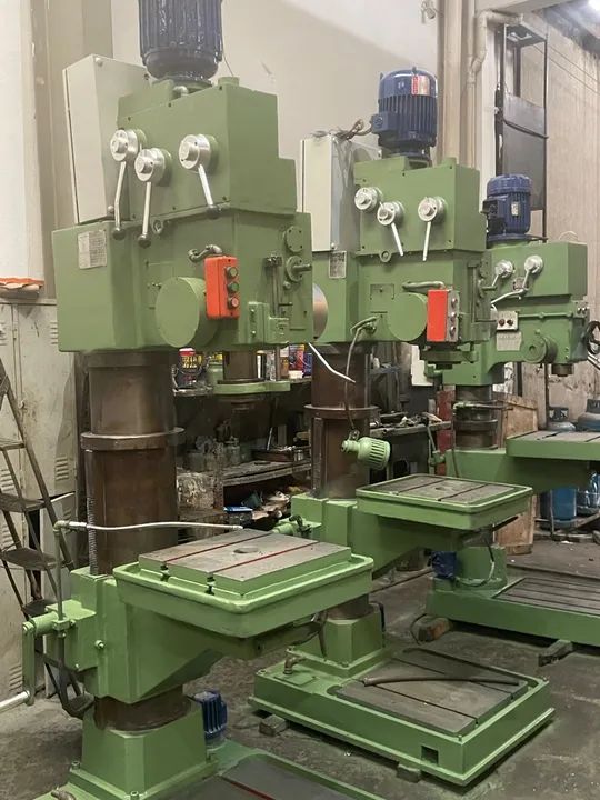 Furadeira Yadoya A 50 com rosqueador - Foto 3