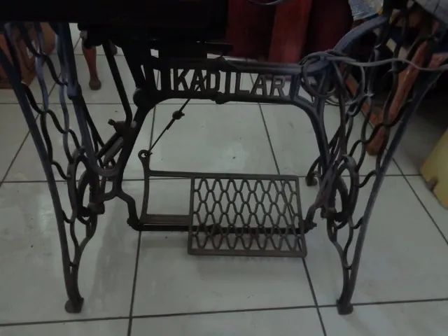 maquina sapateiro antiga funcionando ano de 1952 - Foto 2