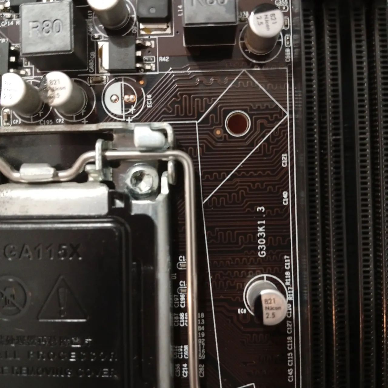 Placa-Mãe Bluecase H81 Intel LGA1150 para conserto ou retirar peça - Foto 3