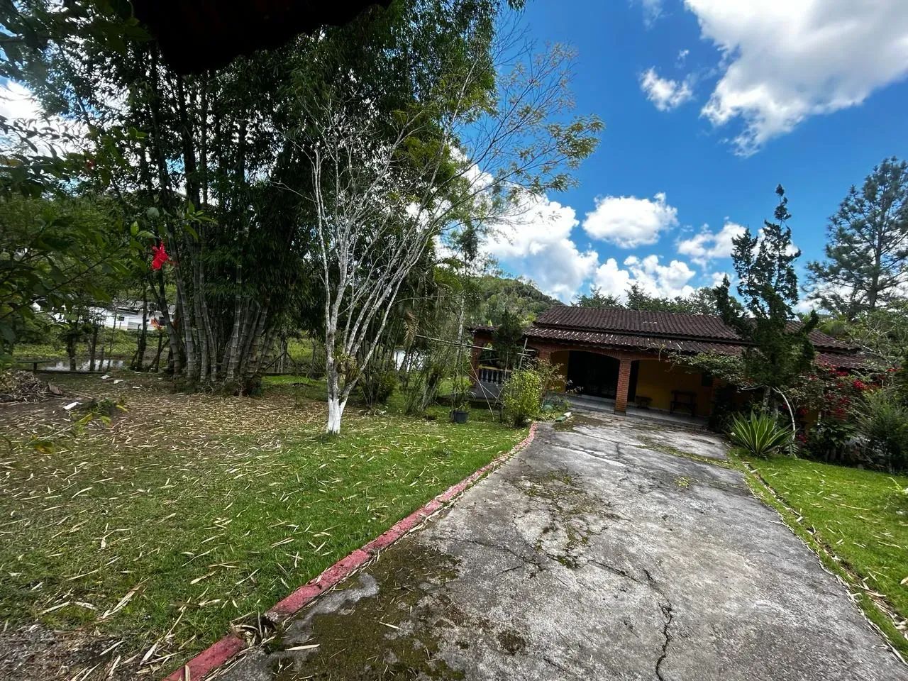 Chácara de boa topografia com lago em Juquitiba - Foto 2