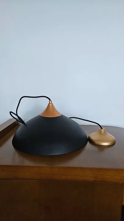 Luminária Pendente Moderna Preta e Dourada
