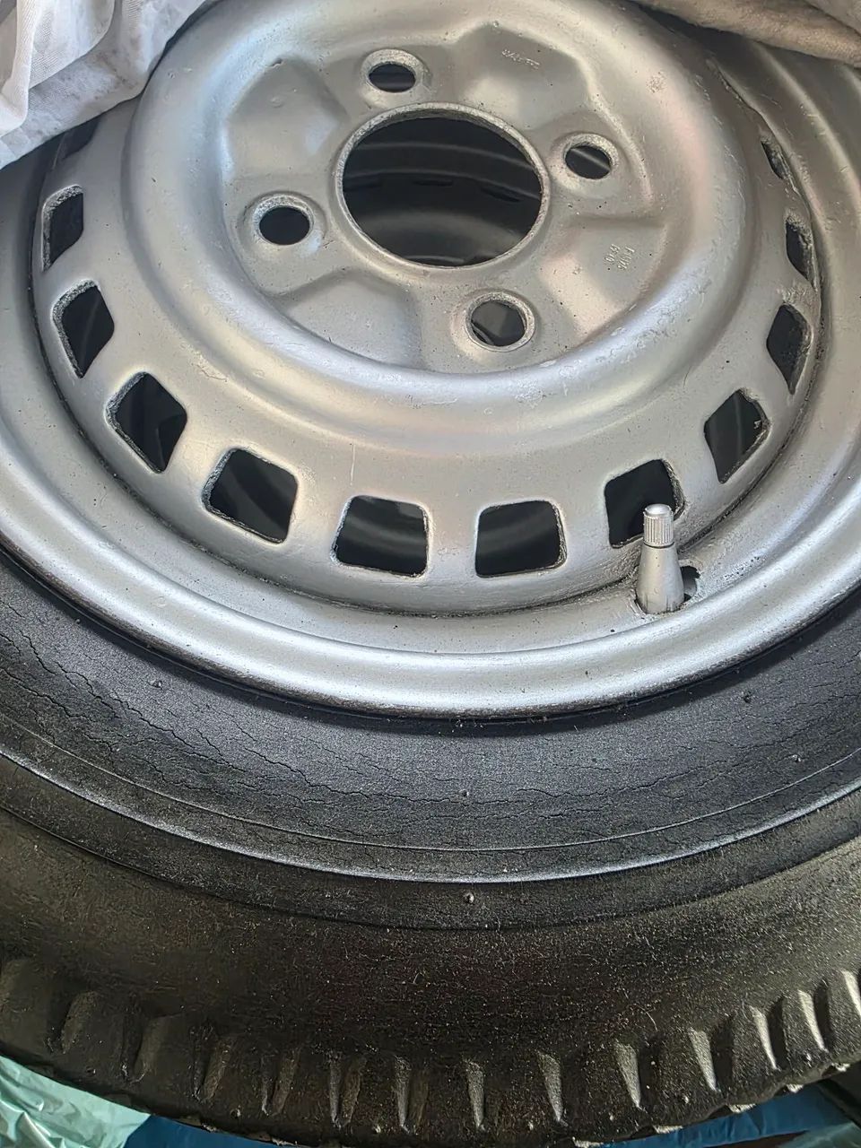 Rodas aro 15 de ferro com pneus bons